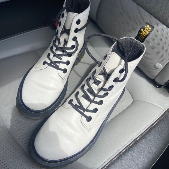 Doc Martens - womens size 7 - Picture 1 of 2